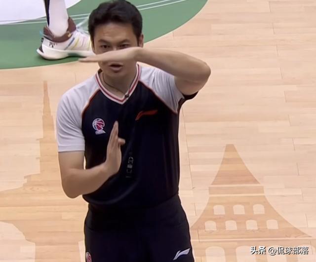 包含欧篮联今晨再迎强敌;萨克拉门托国王主帅复盘;主帅态度——赛场秩序良好;细节决定成败的词条 包含欧篮联今晨再迎强敌;萨克拉门托国王主帅复盘;主帅态度——赛场秩序良好;细节决定成败的词条